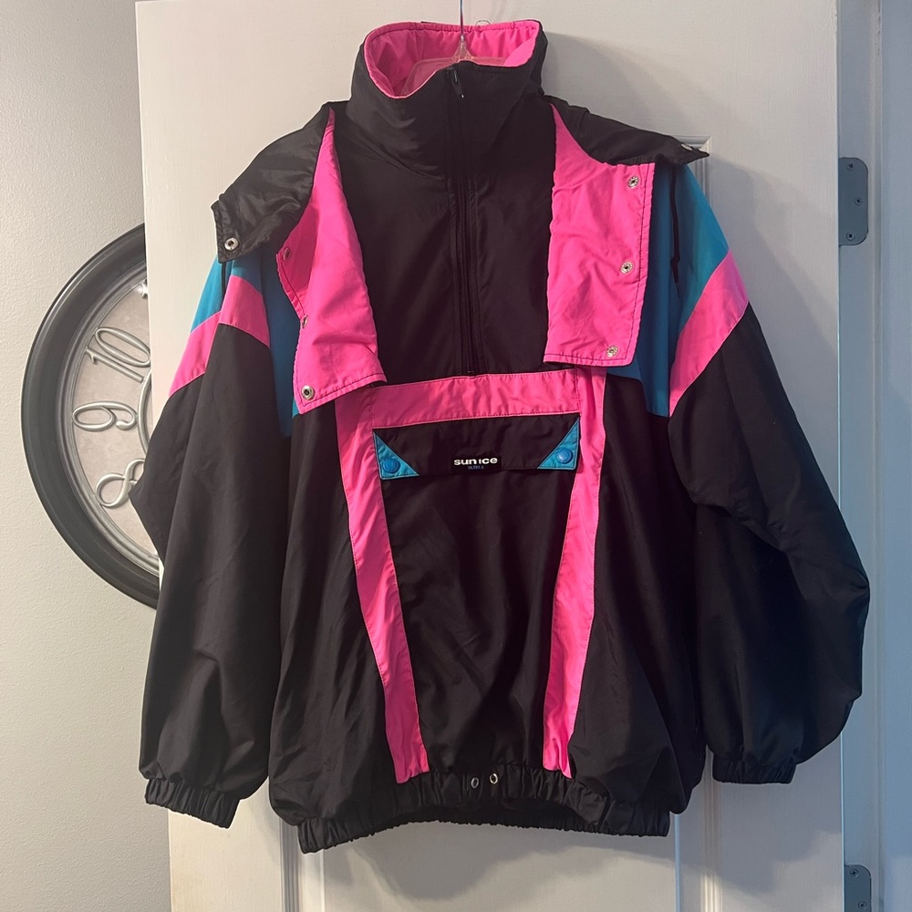 Vintage Sunice 1/2 zip ski windbreaker with removable hood. Size 10